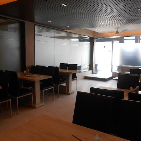Hotel Victerrace Regency Колката Екстериор снимка