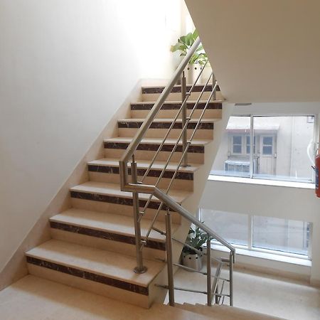 Hotel Victerrace Regency Колката Екстериор снимка