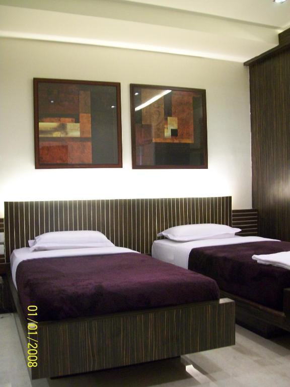 Hotel Victerrace Regency Колката Стая снимка
